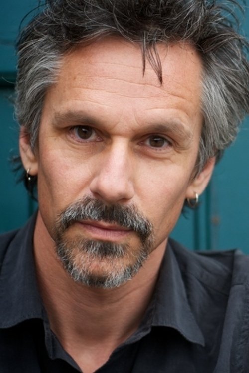 Quentin Mare as Erin's Boss