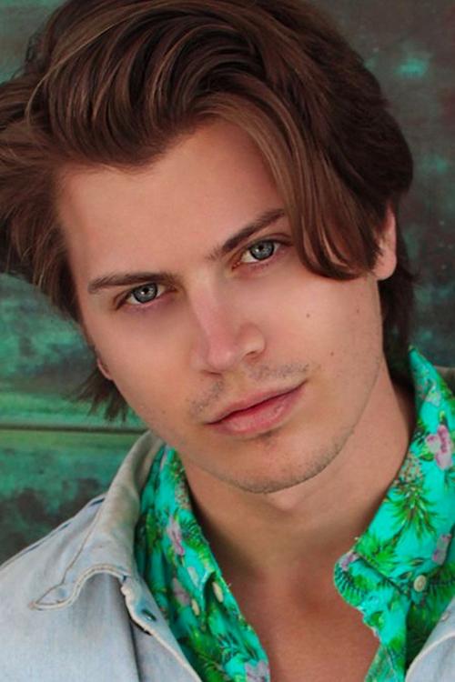 Tanner Stine as Alec Schaff