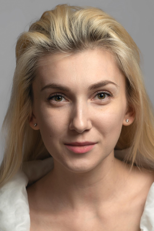 Yulianiya Selivanova as Aleksandra