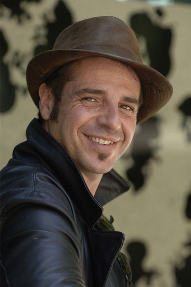 Roger Pera as Joan Canals