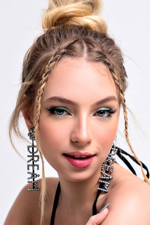 Fernanda Schneider as Adriana