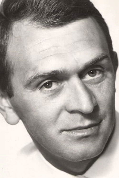 Ludwik Pak as Barber