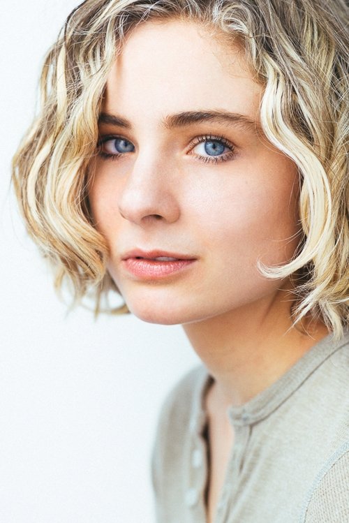 Lizzy DeClement as Sophie Searly