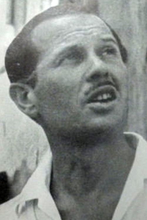 Roberto Murolo as Cantante