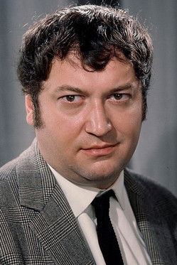 Michel de Ré as Max Garreau