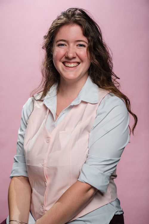 Lainey Sumner as Mom