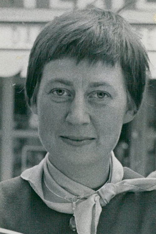 Mona Dan-Bergman as sekreterare hos borgmästaren