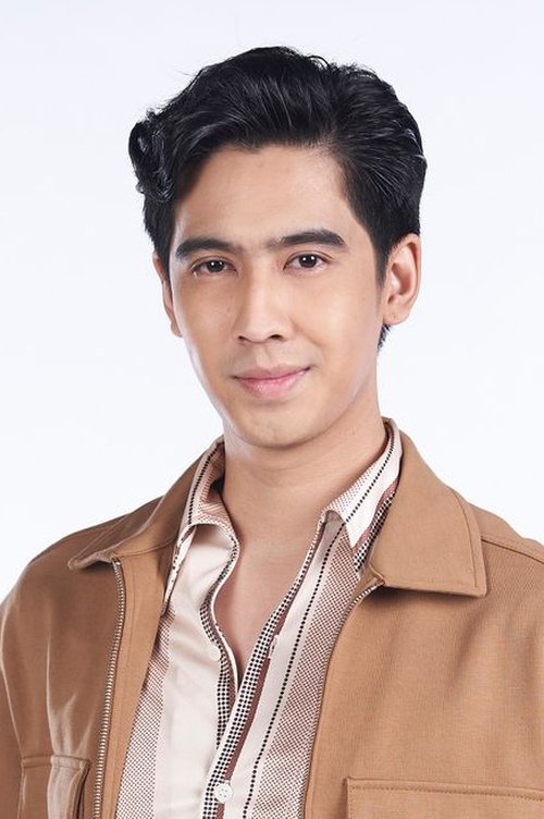 Kiatipoom Banluechairit as "Korn" Phanomkorn