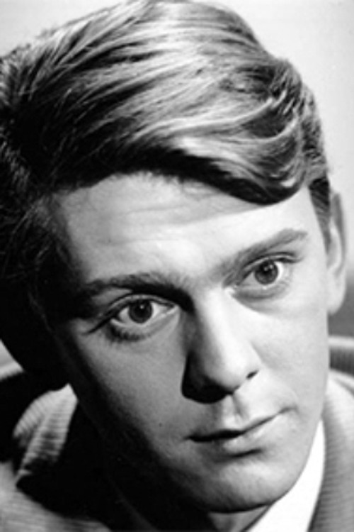 Șerban Cantacuzino as Emil Serban