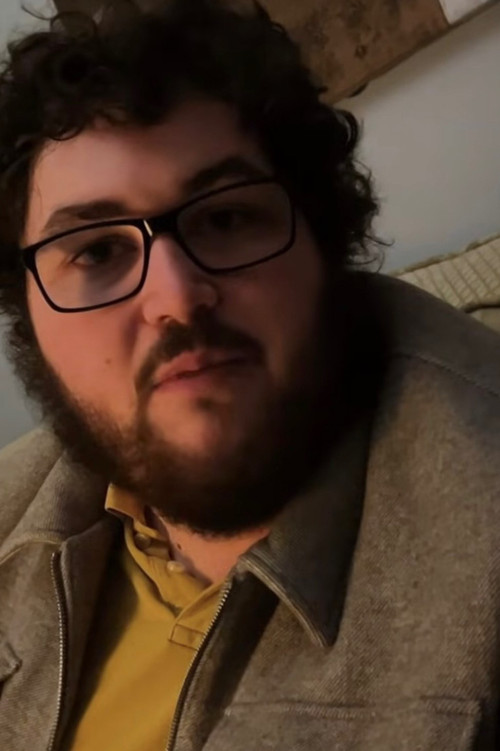 Luke Mckenzie as Uncle Larry