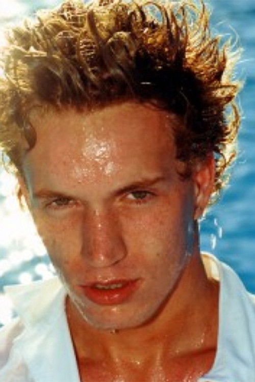 Pascal de Leiris as Mike