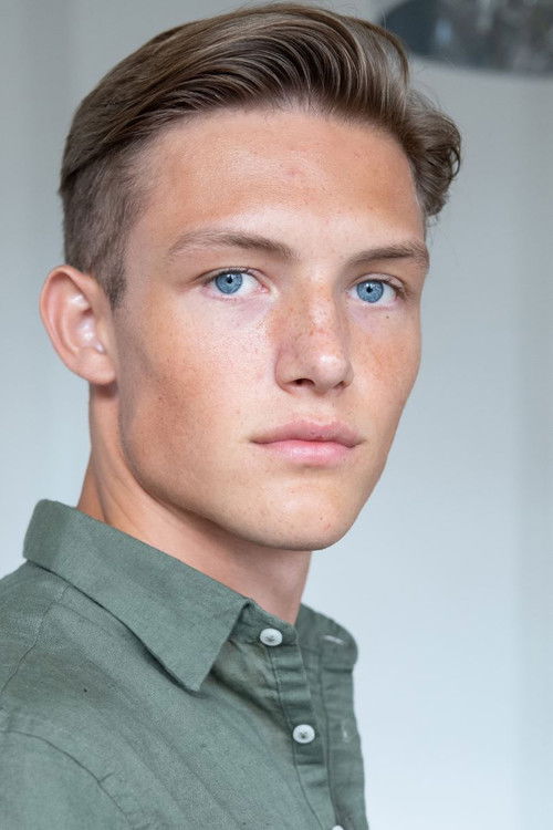 Oliver Sonne as Oscar