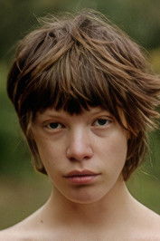 Elke Biesendorfer as Frieda