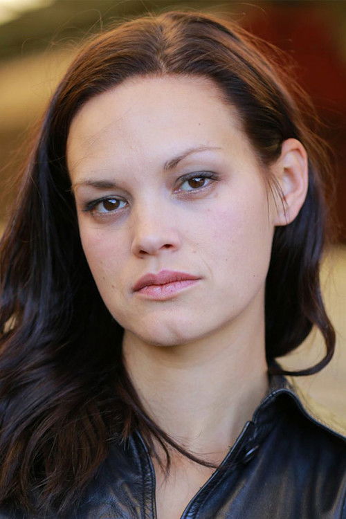 Julia Schacht as Hilde