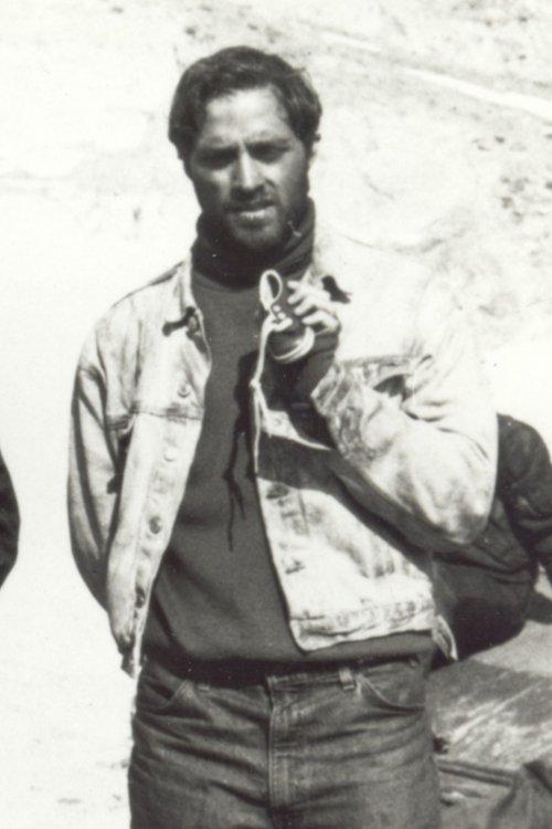 Gian DiDonna as Ray Sr