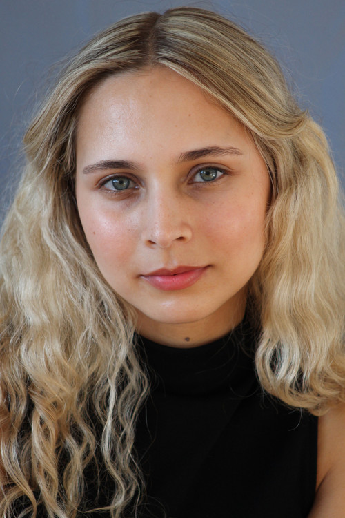 Bárbara Silva as Benedita