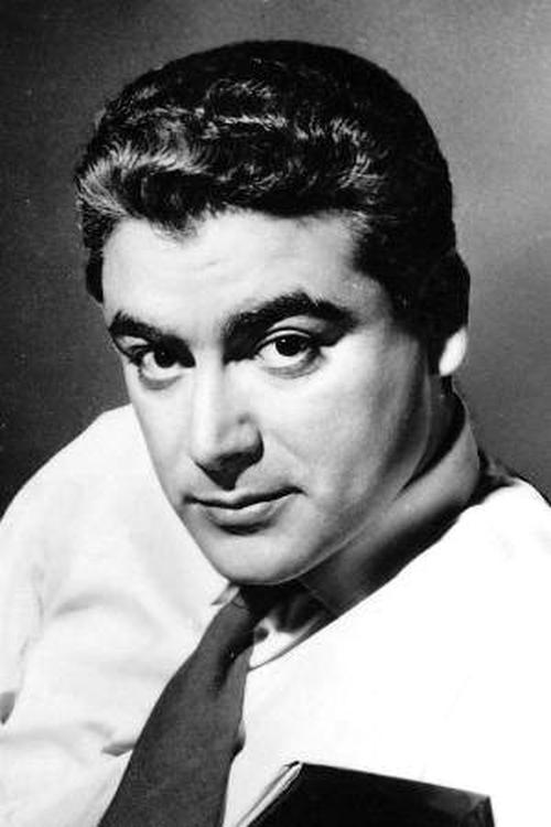 Alberto Farnese as Dakim