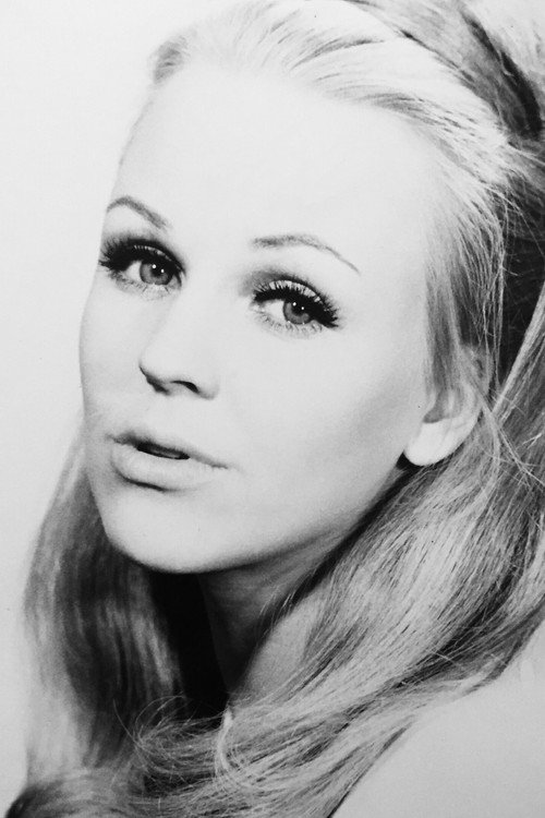 Helga Tölle as Fashion Student