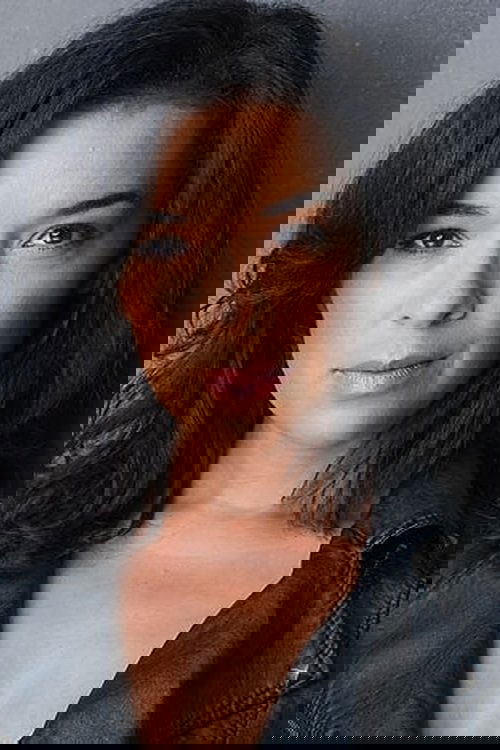 Diahnna Nicole Baxter as Elena