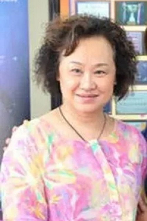 Wang Xiaohong as Zhou Yi's mom