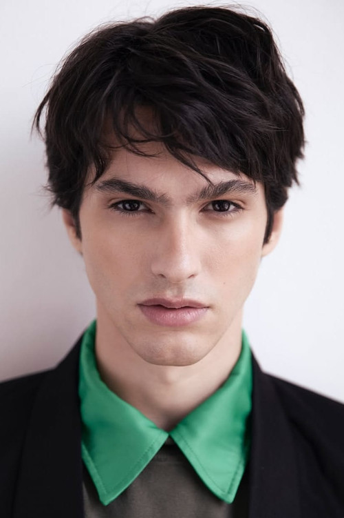 Pedro Mazziero as Leonardo (Leo)