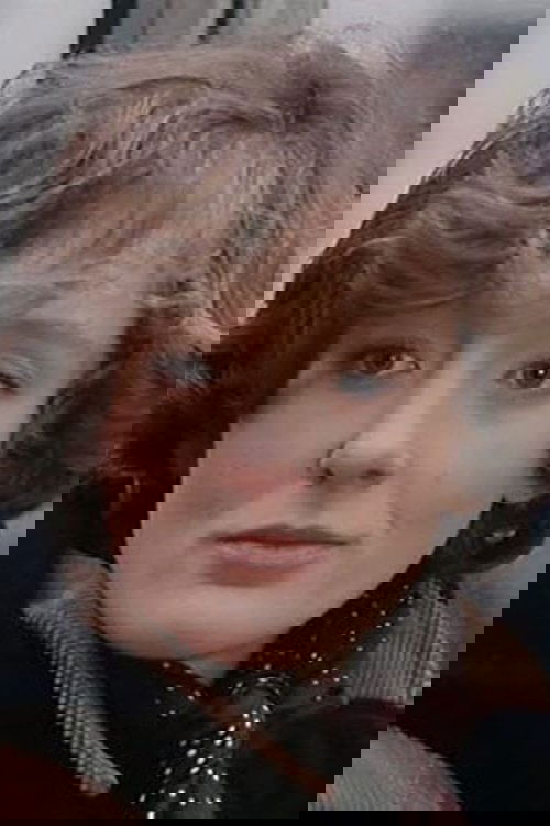 Flore Fitzgerald as Anne