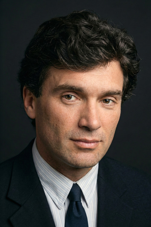 Tarık Tarcan as Mankurt