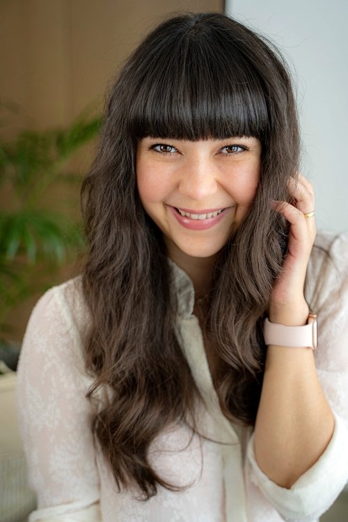 Nina Van Rompaey as Irina Sherbadze