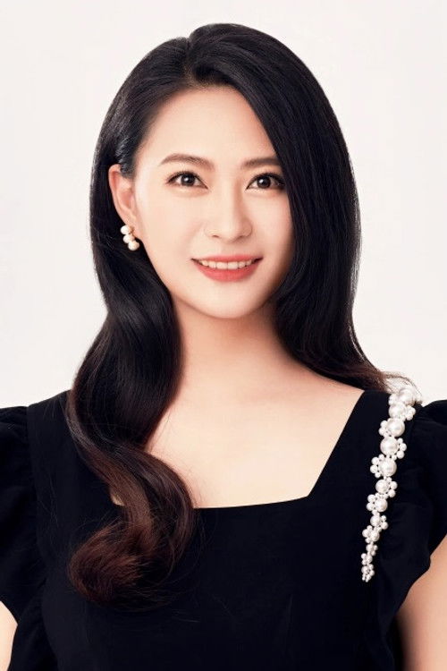 Rui Pei Yi as Host
