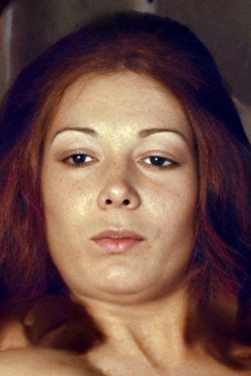 Linda Broan as Peaches