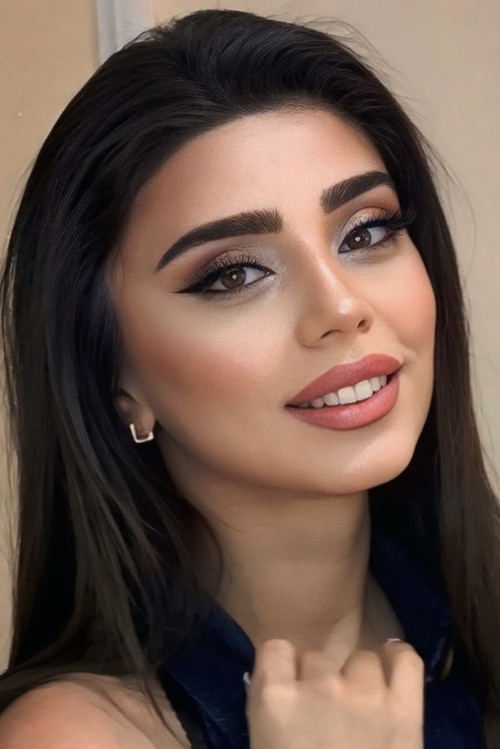 Zeynab Kangarli as Zeynəb