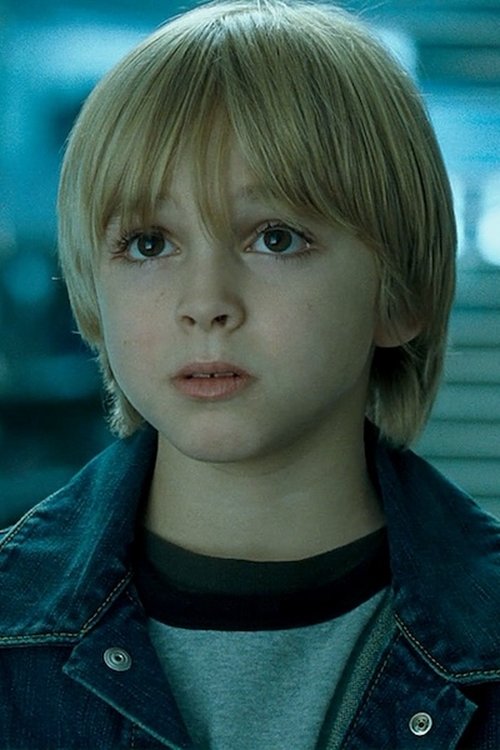 Jackson Bond as Young Kyle Vogel