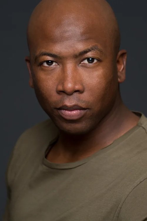 Andre Pelzer as Police Officer