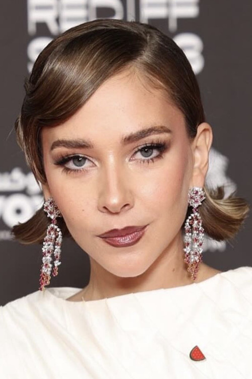 Fatima Al-Banawi as Basma