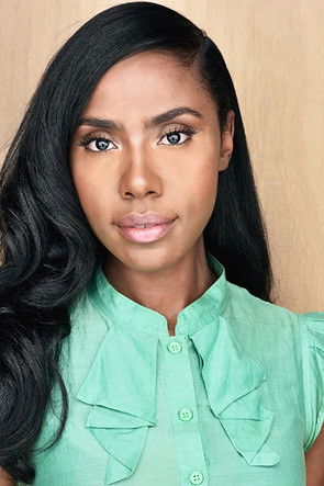 Nia Jervier as Saundra