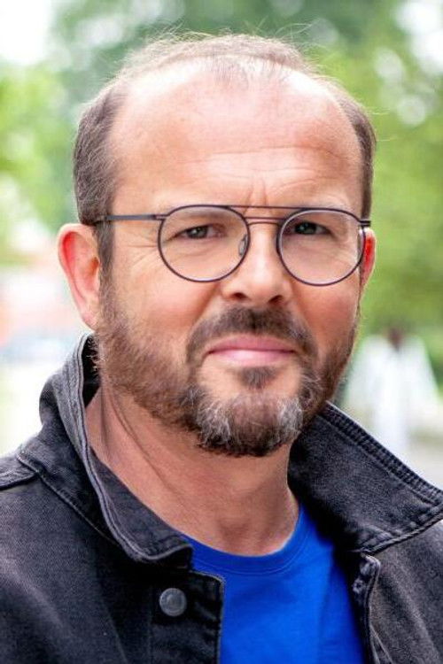 Bart Van Avermaet as Waldek Kosinski