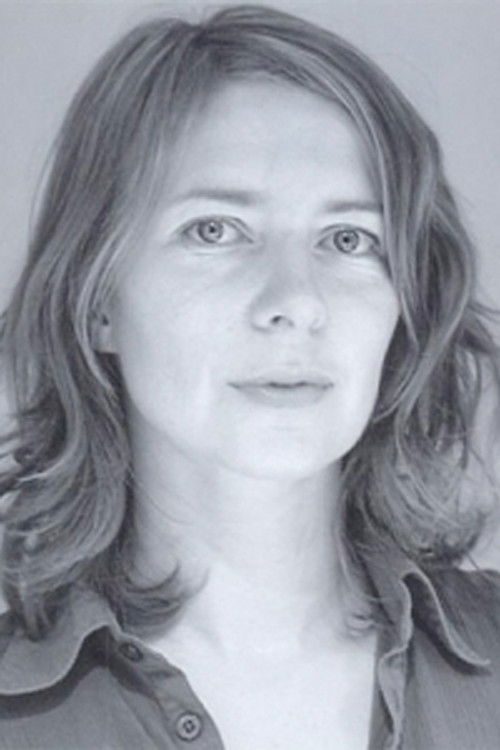 Marie-Noëlle Terracol as La réceptionniste de l'hôtel thalasso