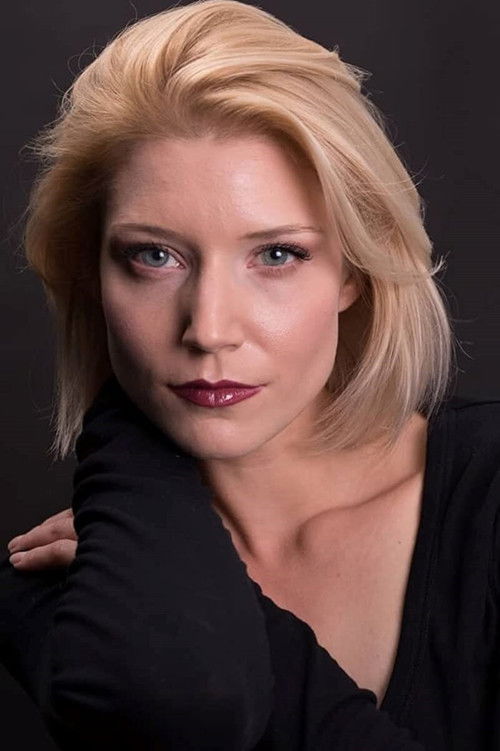 Afton Shepard as Roxanne DeMarco