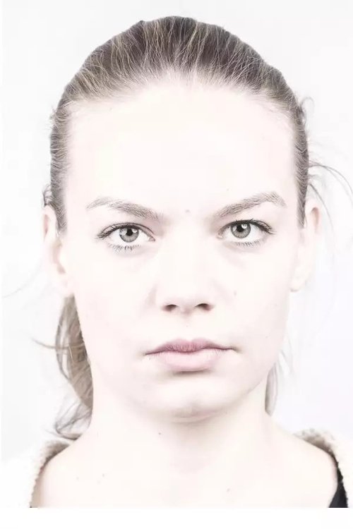 Juliana Oľhová as Zuza