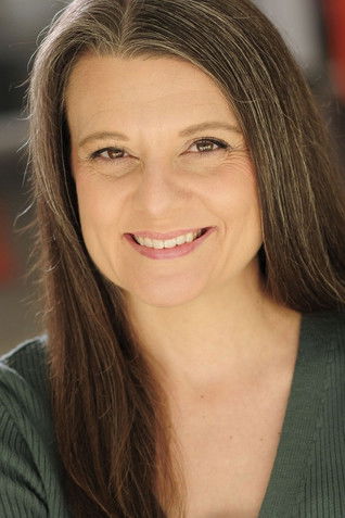 Annie Kalahurka as Amana Davenport Mirakul