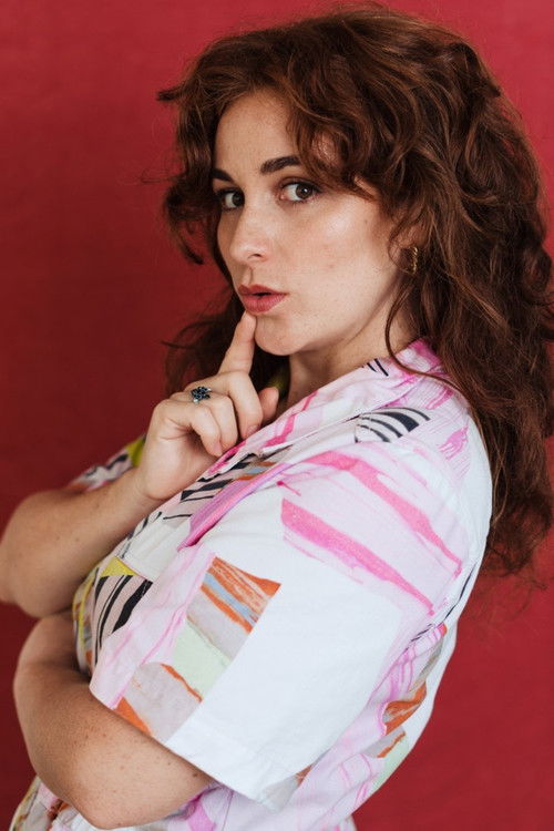 Rhiannon McCall as Leah