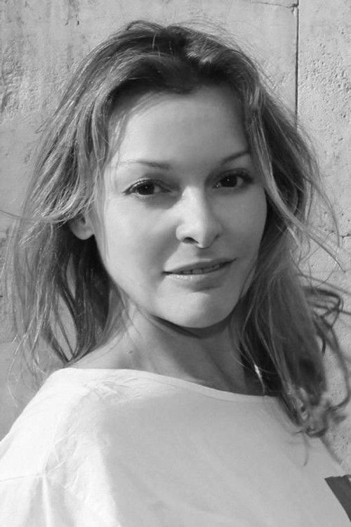 Elizabeth Patiño as Esther