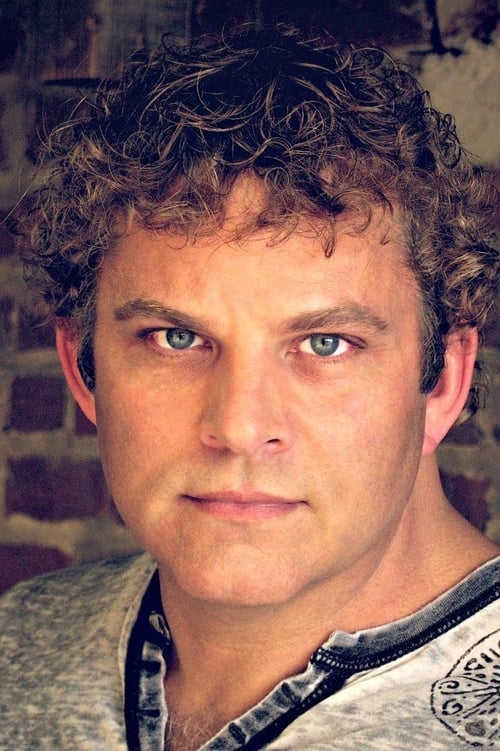 Jason Benjamin as Hank Mason