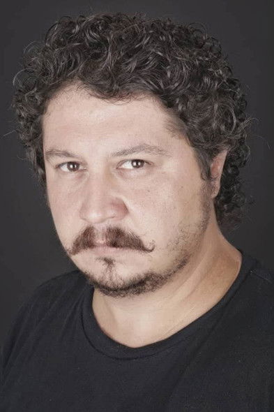 Yuksel Molla as Ambulans Şoförü