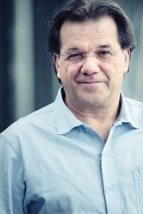 Claude Desjardins as Serveur