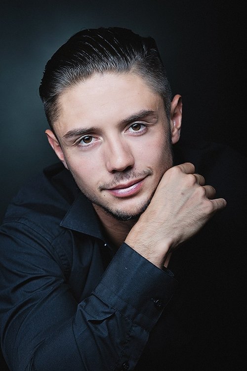 Stefan Popov as Giogio