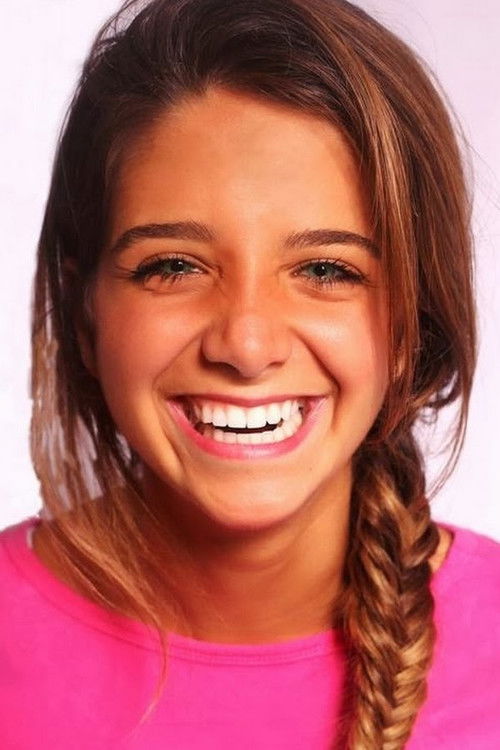 Ana Vitória Bastos as Clara