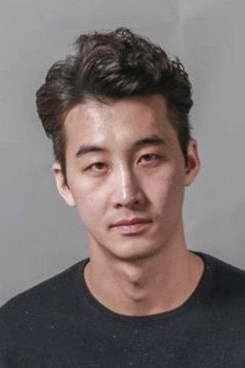 Shin Dong-won as Song Ik-hyun