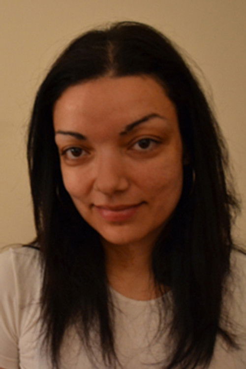 Amerissa Basta as Aunt Lou