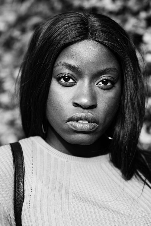 Sinay Bavurhe as Eva